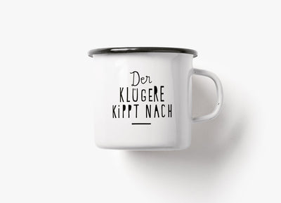 typealive - Tasse aus Emaille / Der Klügere