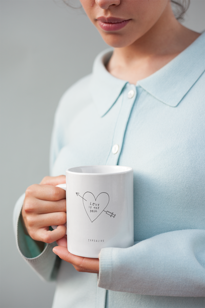 typealive - Tasse aus Keramik / Love Is The Drug