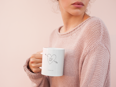 typealive - Tasse aus Keramik / Love Is The Drug